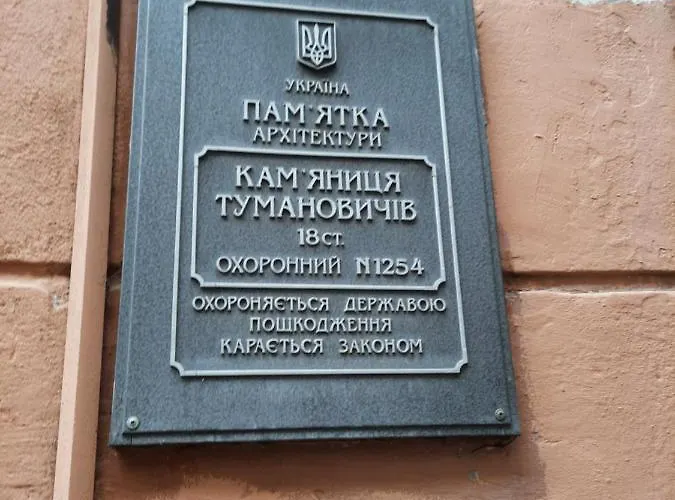 Midnight Cats' In Rynok Square у котів на вірменській біля площі ринок * Lviv