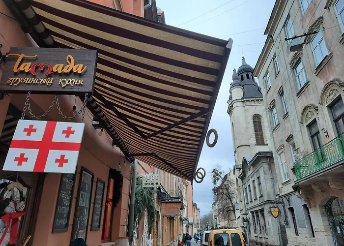 Appartement Midnight Cats' In Rynok Square у котів на вірменській біля площі ринок